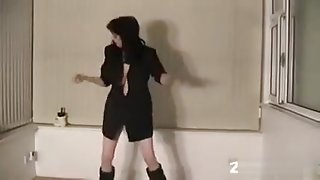 Carole dancing to i feel like a woman